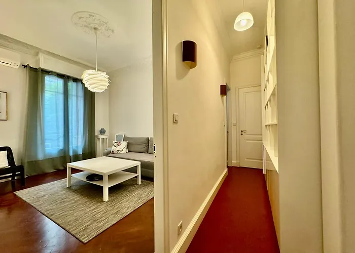 2p Moderne Riquier Proche Port, Gare, Tramway Nice