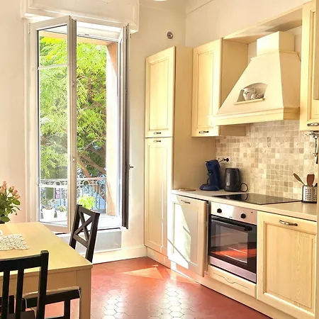 2p Moderne Riquier Proche Port, Gare, Tramway Διαμέρισμα